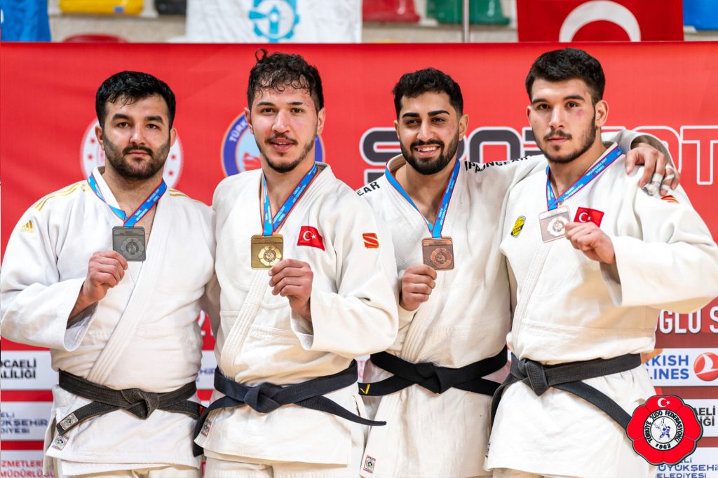 Mertcan-Kompe-Judoda-Turkiye-Sampiyonu-Olarak-Altin-Madalya-Kazandi-featured