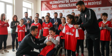 Vezirkoprude-Samsunspor-Ruzgari-Ozel-Ogrencilere-Forma-Hediyesi-gemini
